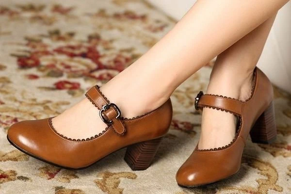 اهمیت خرید کفش قهوه ای زنانه