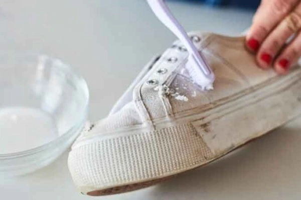 روش هایی برای تمیز کردن کفش