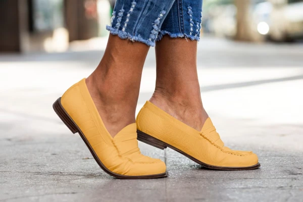 کفش راحتی زنانه زرد
